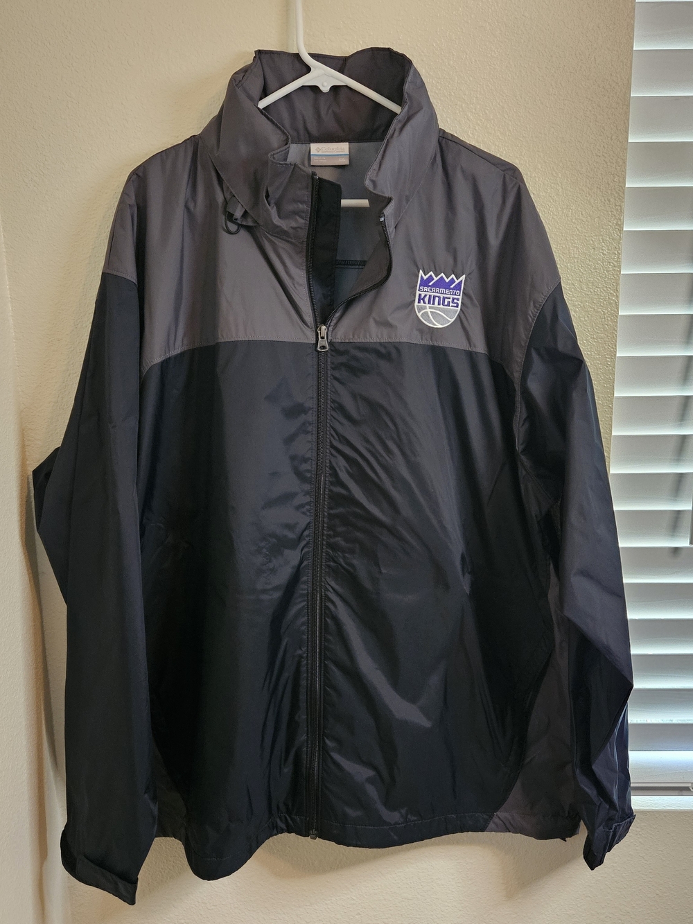 Columbia Men's Black and Gray Sacramento Kings Colorblock Windbreaker
